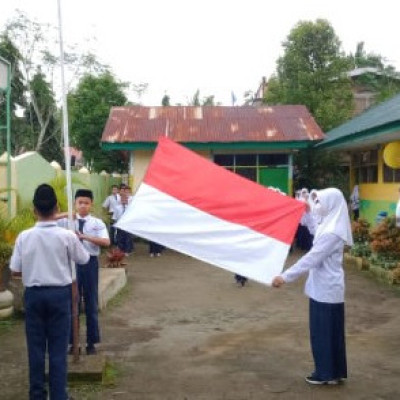 Upacara Bendera Salah Satu Bentuk Kecintaan Kepada Tanah Air