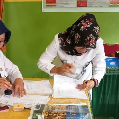 Kamad MTs Guppi Lembanna Verifikasi Berkas Sertifikasi Guru