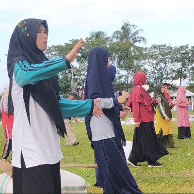 Tingkatkan Kebugaran, Semangat Dewan Guru MTsN 1 Bulukumba Lakukan Senam