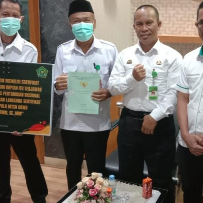 20 Tahun Penantian Panjang, MTsN Gowa Akhirnya Terima Sertifikat Tanah