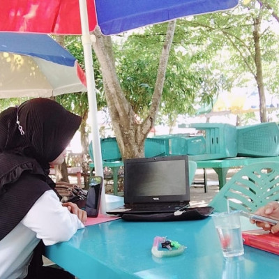 Sejumlah Tenaga Pendidik RA. Masjid Agung Mengikuti Zoom Di Hutan Kota Bulukumba