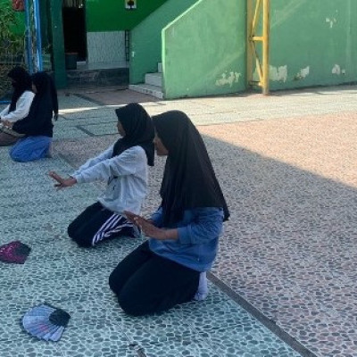 Tari Tiga Etnis dalam Latihan Organisasi SSB MTsN 1 Bone