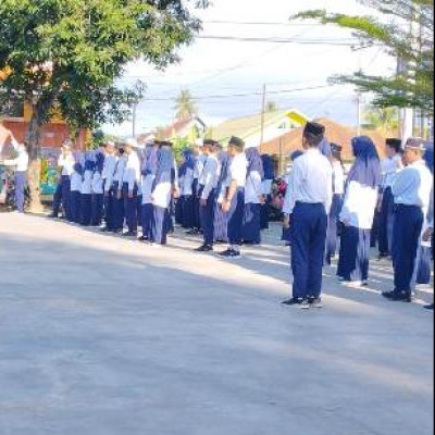 Upacara Bendera MTs Nashrul Haq Pajalele, Pembina Tekankan Kedisiplinan