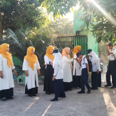 Hari Pertama UTS MTs Bontosunggu; Jaga Kedisiplinan dan Kebersihan