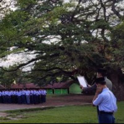 Pimpinan PPUW Bacakan Teks Pancasila pada Upacara Penaikan Bendera