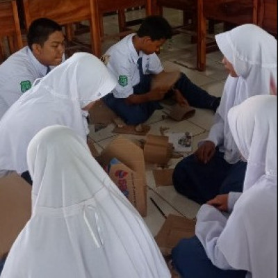 Siswa MA YMPI Rappang Sulap Kardus Bekas Jadi Karya Seni Rupa 3 Dimensi 