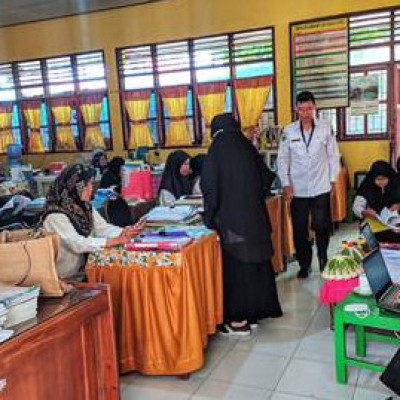 Supervisi Kurikulum Merdeka, Pengawas Madrasah Kemenag  Kunjungi MTsN 1 Sidrap