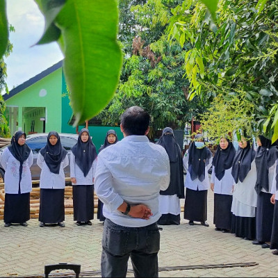 Depan Gerbang, Kepala MTsN 1 Bulukumba Pimpin Apel Awal Oktober