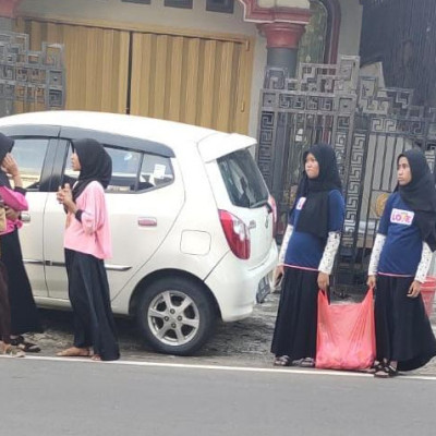 Indahnya Berbagi, MI DDI Kampung Baru Gelar Jumat Berkah