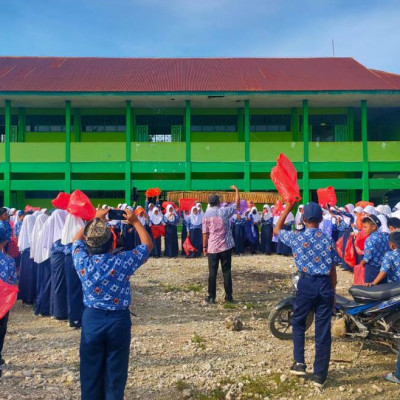 Aksi Siswa MTsN 2 Bone Eksekusi Sampah An Organik Saat Literasi Lingkungan