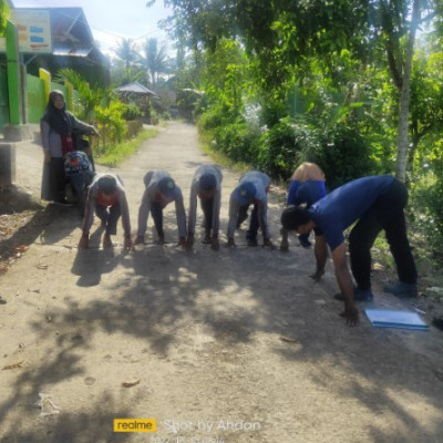 Pendidik PJOK MTs Muhammadiyah Songing Latih Peserta Didik Lari Jarak Jauh