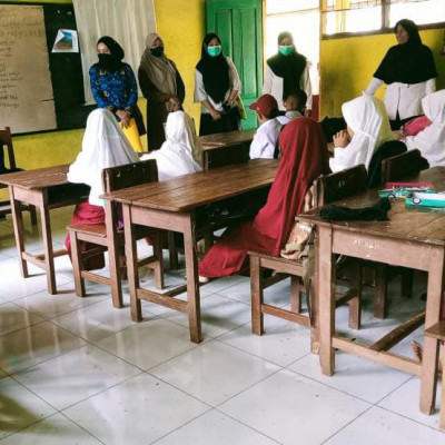 Puskesmas Bontonyeleng Periksa Kesehatan Siswa Kelas 1 MIS Bangkeng Buki