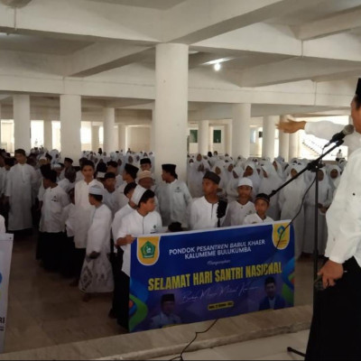 Selenggarakan Kirab Hari Santri, Kemenag Bulukumba Hadirkan Ribuan Santri