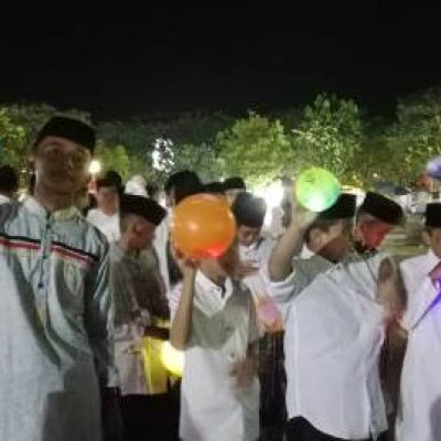 MTsN 2 Sidrap Berpartisipasi Ikuti Pawai Lampion dan Obor