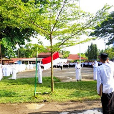 Kepala Kepesantrenan PPUW Tutup Halaqatul Lugatul ‘Arabiyah 