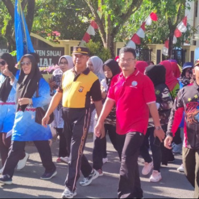 Sambut Porprov, Kasubag TU Kemenag Sinjai Merihkan Jalan Sehat