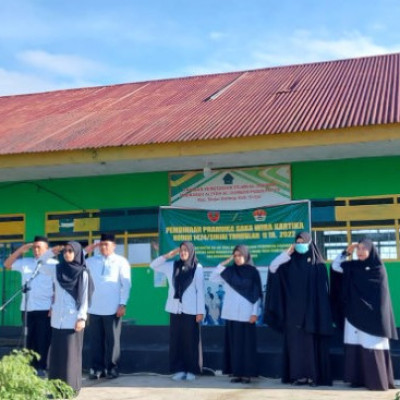 Pelaksanaan Upacara Bendera di MA Al Ikhwan Pasir Putih Berlangsung Khidmat