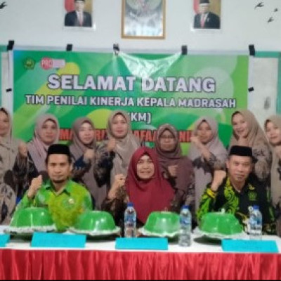 Keluarga Besar MA Darus Shafaa Manipi Menyambut Hangat Tim Penilai Kegiatan PKKM Tahun 2022