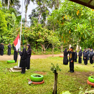 Upacara Memperingati Hari Sumpah Pemuda di MTs Al Haerat Batukaropa