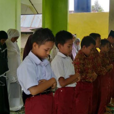 Menumbuhkan Karakter dan Mental Siswa MIS Karama Lewat Shalat Dhuha