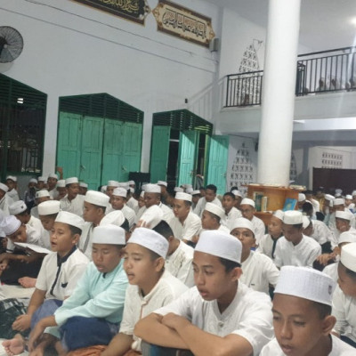 GBT, Pesantren Al-Junaidiyah Biru Gelar Shalat Khusuf