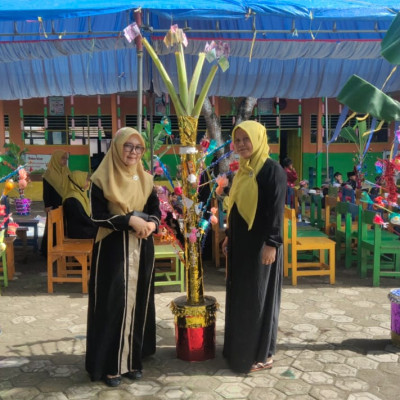 Pohon Pisang Berbuah Telur Warnai Peringatan Maulid Nabi Muhammad SAW di MIN 1 Bulukumba