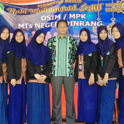 Hujan Deras dan Angin Kencang, Lomba Nasyid Antar Pelajar MTs Negeri Pinrang Tetap Di Gelar.