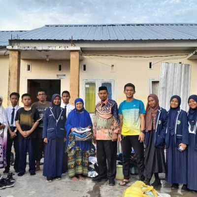 Peduli Sesama, OSIM MTsN Salurkan Bantuan kepada Siswa Terdampak Banjir