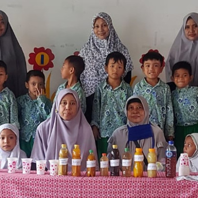 Siswa RA Ulil Albab Belajar Ramu Tanaman Obat pada Mbak Jamu