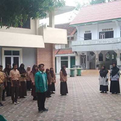 Upacara Hari Guru Nasional MTs DDI Labukkang Berlangsung Khidmat