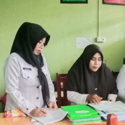 Panitia Ujian PAS MTs Sampeang  Lakukan Pengepakan Soal