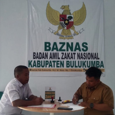 Bendahara UPZ MTsN 1 Bulukumba Setor Zakat Profesi Periode November Ke Baznas