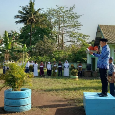 MTs Bacari  Bulukumba Gelar Upacara Peringatan Hari Pahlawan Nasional