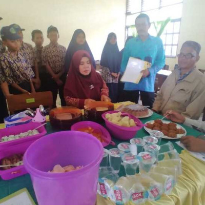 Ujian Praktik Prakarya, Siswa MTsN Parepare Sajikan Menu Makanan Tradisional