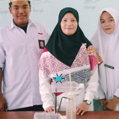 Siswa MA Al Badar Buat Alat Peraga Sederhana melalui Pembelajaran Fisika