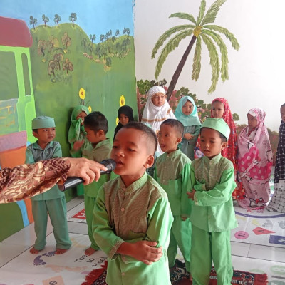 Rutinitas Hari Rabu, Praktek Sholat Berjamaah di RA Husein Al Ghozali Bulukumba