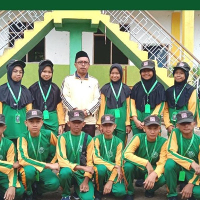 Kamad MTs As’adiyah Galung Beru Lepas Secara Resmi Regu Penggalang