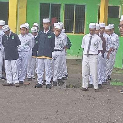 Musim Hujan, Kamad MTs As’adiyah Galung Beru Imbau Siswa Jaga Kesehatan