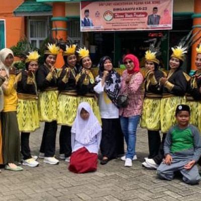 Lomba Jelang HAB, Personil Senam Poco-Poco Kecamatan Sibulue Raih Juara Tiga