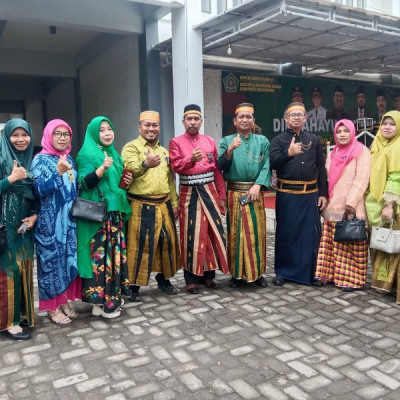 Bernuansa Pakaian Adat, Kamad dan Tendik MA Guppi Gunung Jati Turut Meriahkan Peringatan HAB Kemenag Ke-77