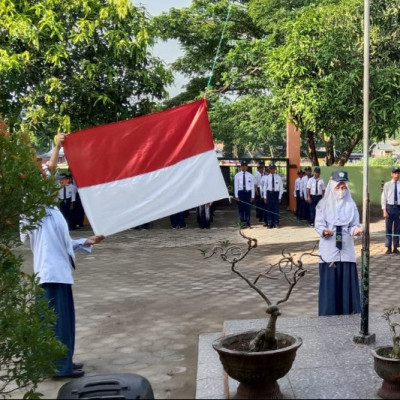 Upacara Bendera Hari Pertama Sekolah di MTs Bontonyeleng