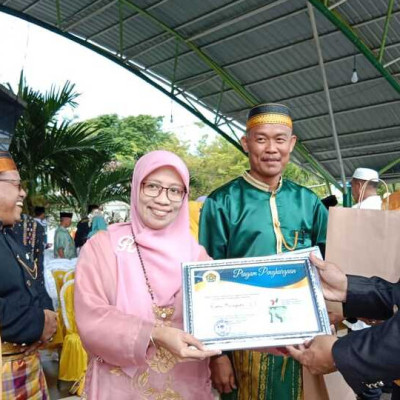 Perkenalkan Aktivitas di Madrasah, Antarkan Risna Hariany Raih Penghargaan 