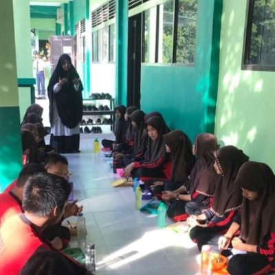 Sarapan Bersama Bekal dari Rumah, Giat MTsN 1 Bulukumba Kurangi Sampah