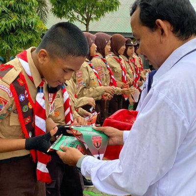 Harumkan Madrasah di Tingkat Kota, Sejumlah Siswa MTsN Parepare Terima Penghargaan