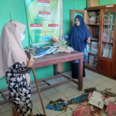 Sejumlah Buku di Perpustakaan MTs Muhammadiyah Songing Alami Kerusakan