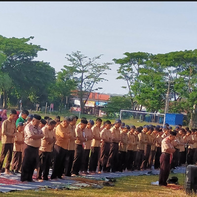 Tampilkan Lingkungan Madrasah Religi, Kepala MTsN 1 Bulukumba Rutinkan Dhuha