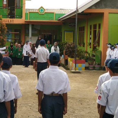 Upacara Bendera Bentuk Karakter Disiplin dan Tanggung Jawab Bagi Peserta Didik MTs Guppi Mattirowalie