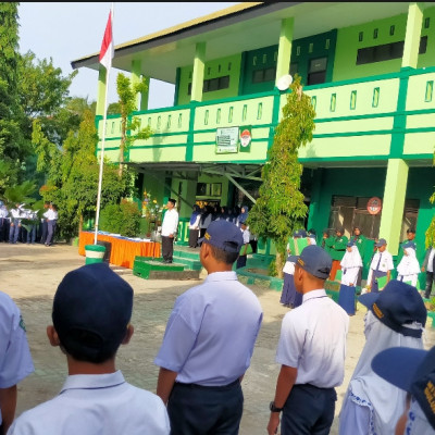 Sambut Semester Genap TP 2022/2023, MTsN 1 Bulukumba Upacara Bendera