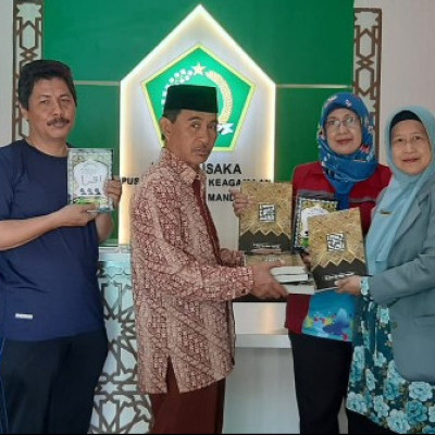 KUA Mandai Terima Wakaf 200 Al-Qur’an dari PT. Panca Pilar Sejahtera