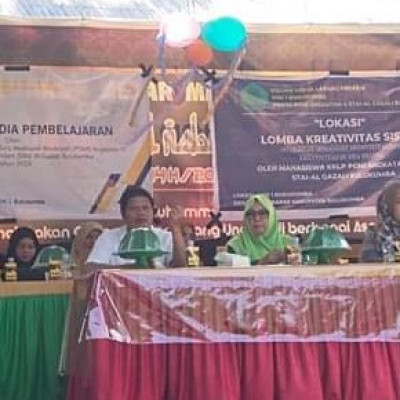 Guru MIS Padi Antusias Hadiri Undangan Pameran Media Pembelajaran KKLP PGMI STAI AlGazali Bulukumba